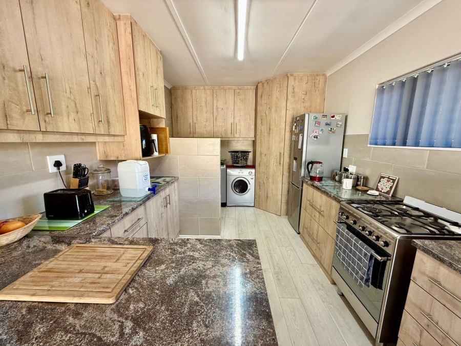 4 Bedroom Property for Sale in Stilbaai Wes Western Cape